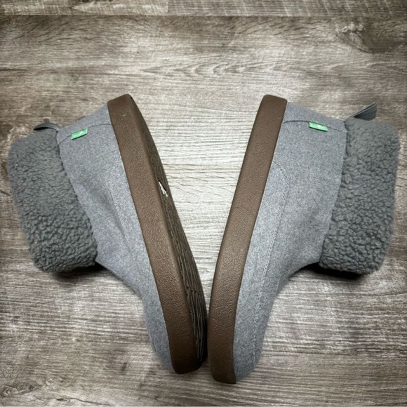 Sanuk Women's Roll-Top Bootie Ankle
Boot Size 9 - Picture 5 of 8